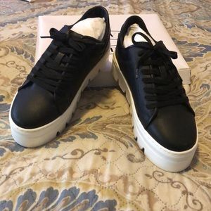 Brand new Steve Madden kickback